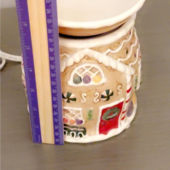 YANKEE CANDLE Christmas Gingerbread House Fragrance Wax Warmer HomeAccent Decor - Picture 8 of 8